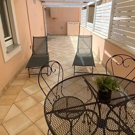 La Terrazza Rosa Apartment *
